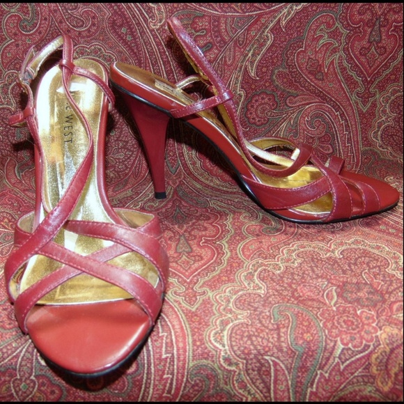 Nine West Shoes - NINE WEST burgundy sandals 6.5 w/4" heel 💥🕚